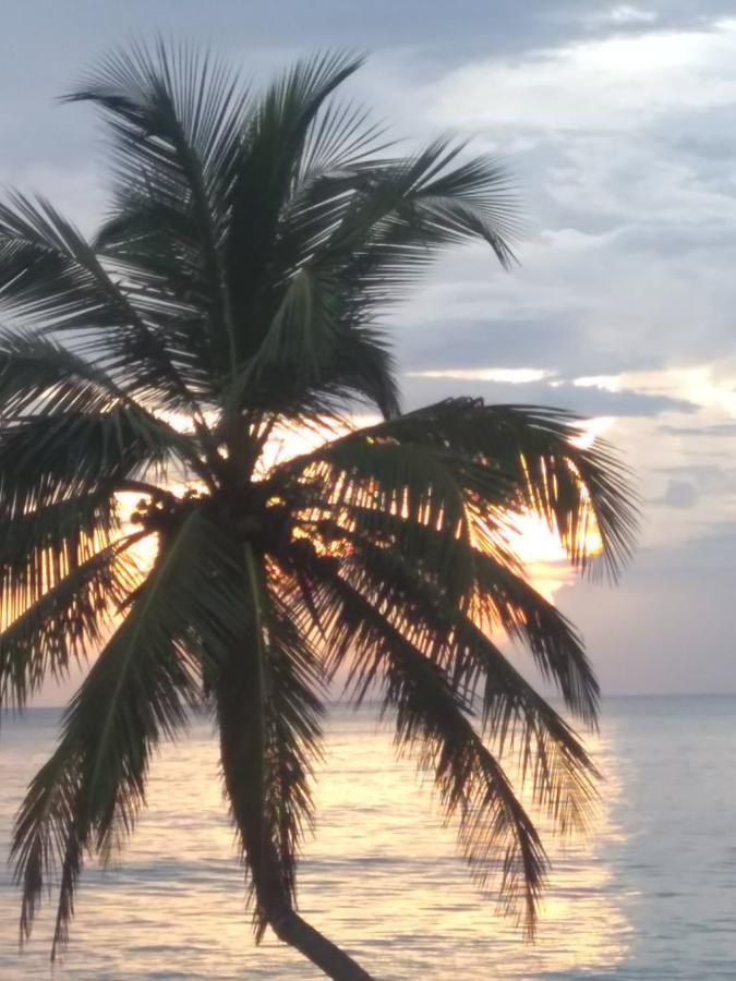 Rainbow Beach Hotel Хиккадува Экстерьер фото