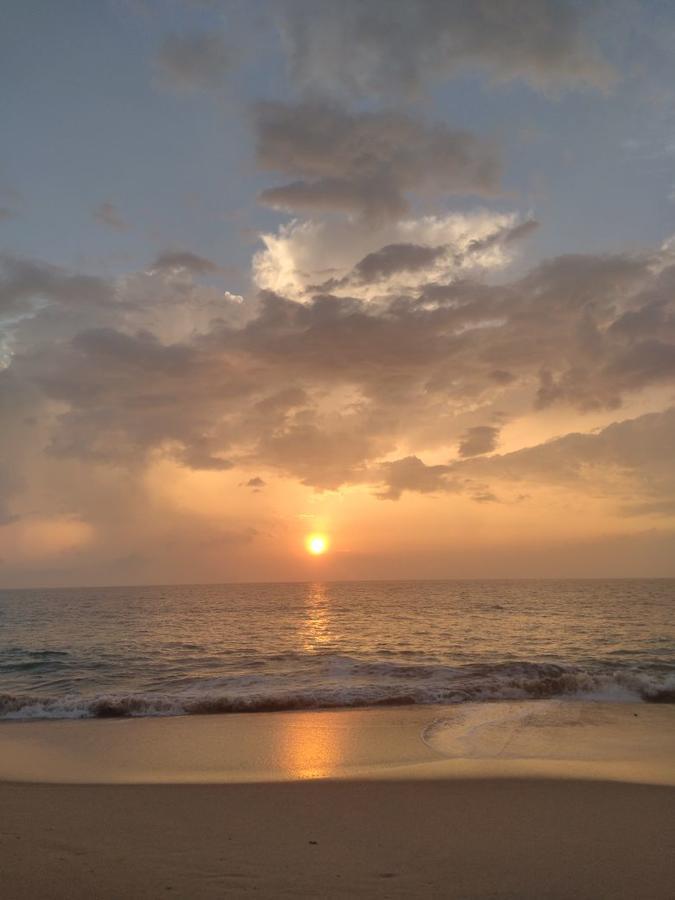 Rainbow Beach Hotel Хиккадува Экстерьер фото