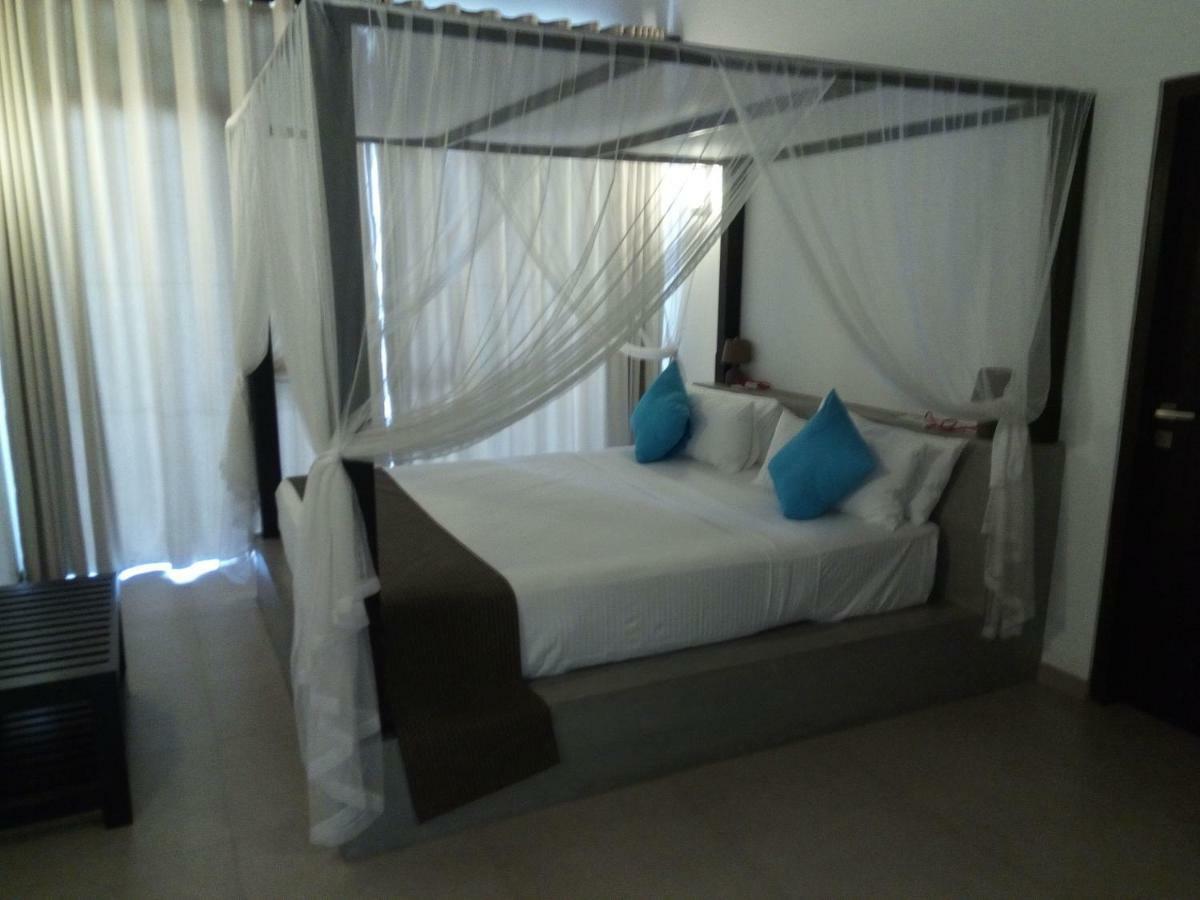 Rainbow Beach Hotel Хиккадува Экстерьер фото